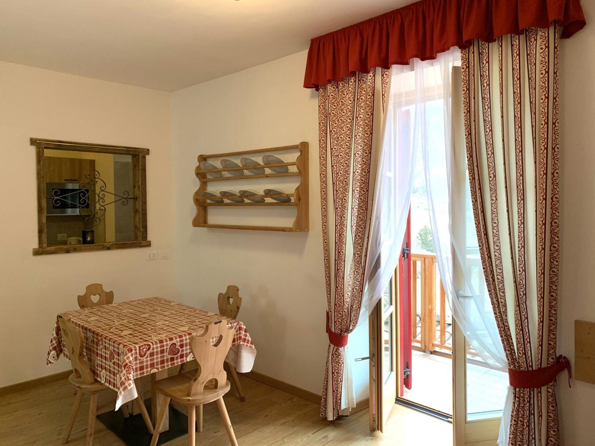 Appartamenti Sissi Commezzadura Exterior foto